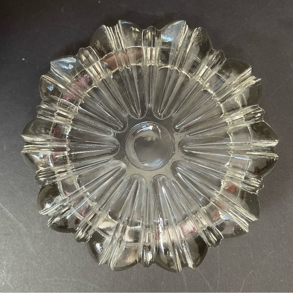 Vintage Crystal Cigar/Cigarette 50s 60s Mid-Century Retro- Daisy Pattern Ashtray - Picture 5 of 8